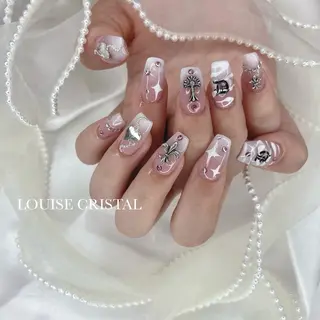 ネイル LOUISE CRYSTALのネイルデザイン