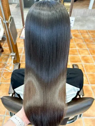 ロング カラー RISE SWELL momoneのヘアスタイル