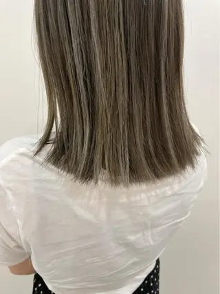 ミディアム カラー akane .のヘアスタイル