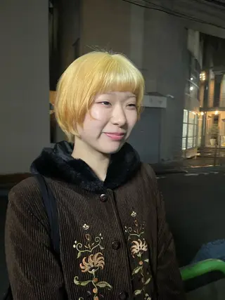 ショート カラー リカ/ハイトーン ・オリーブ🍀のヘアスタイル