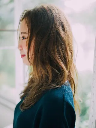 ミディアム カラー 白髪ぼかしハイライト 柳川拓哉のヘアスタイル