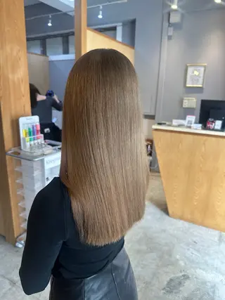 ミディアム miloc MOMOKAのヘアスタイル