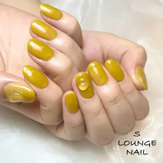 ネイル S LOUNGE NAIL所属・パーツたくさん🍓 SUMIのネイルデザイン