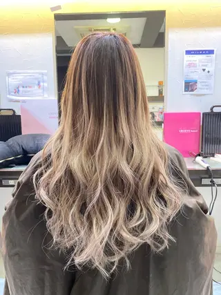 ロング Moana by headlight 豊中曽根店所属・園田 美恵子のヘアスタイル