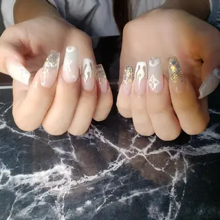 ミディアム クロキ 。のネイルデザイン