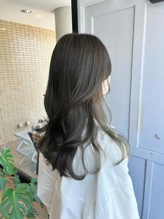 ロング カラー ツキダテ ユイのヘアスタイル