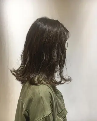 セミロング カラー 江原 彩華のヘアスタイル