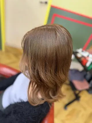 ミディアム カラー cureK所属・米倉 麻衣のヘアスタイル