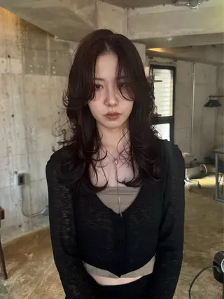 ロング カラー YOKO/パーマ レイヤーカットのヘアスタイル