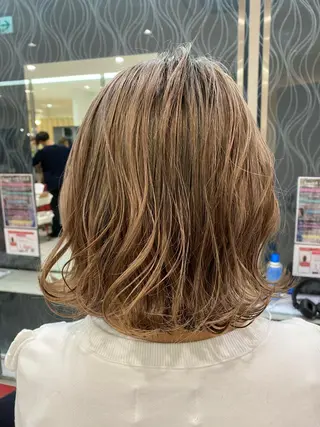 ショート salowin所属・ハイトーンカラー 馬場みなみのヘアスタイル