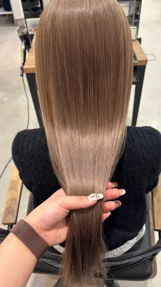 ロング 根岸 麻菜のヘアスタイル