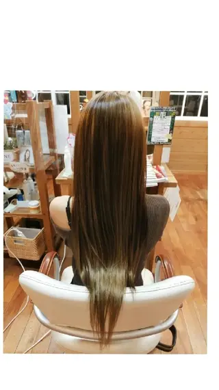 ロング カラー 足立 悠輔のヘアスタイル