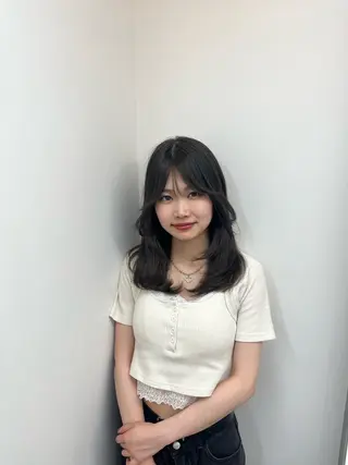 セミロング L.O.G　OMOTESANDO所属・柏木 理那のヘアスタイル