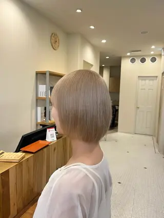 ショート 韓国レイヤーカット/ ハイトーン/マアヤのヘアスタイル