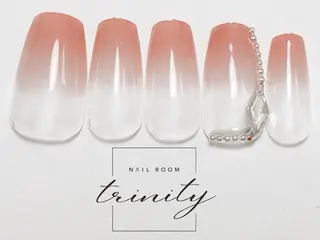 ネイル Trinity ネイリストスタッフのネイルデザイン