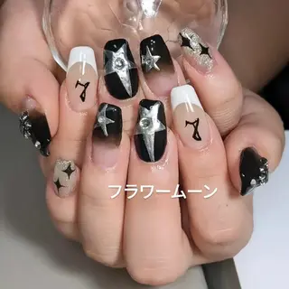 ネイル フラワー ムーンのネイルデザイン