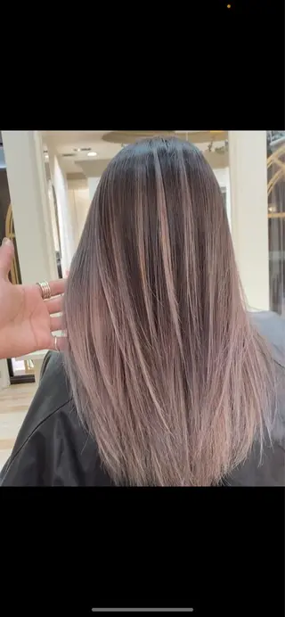 ロング カラー yosuke 梅田/バレイヤージュのヘアスタイル