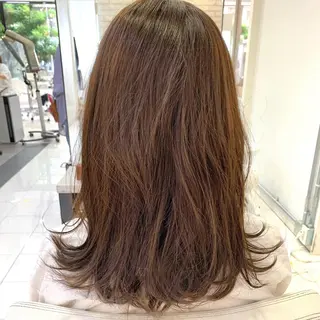 ミディアム CHIC 岩下真衣のヘアスタイル