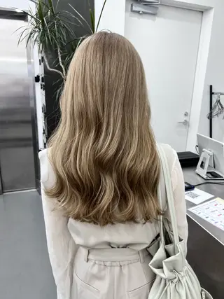 セミロング カラー Bei Licoldo.Atole  ベイリコルド アトリ所属・ブリーチ、縮毛 髪質改善　宮城一真のヘアスタイル