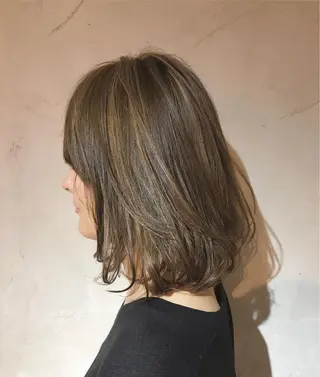 セミロング カラー she2.shinjuku所属・takumi Hのヘアスタイル