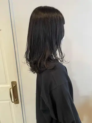 ミディアム カラー MIOベージュカラー 柔らかいカラーのヘアスタイル