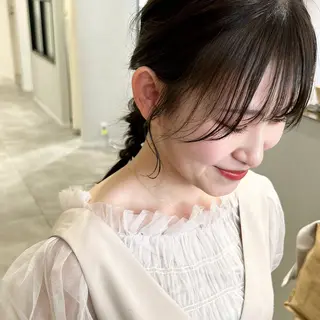 ミディアム カラー オリーブベージュ/ ブリーチなし透明感のヘアスタイル