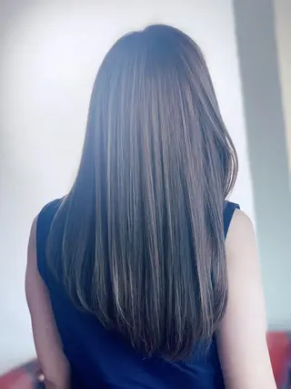 セミロング カラー ヤノ ナオミのヘアスタイル