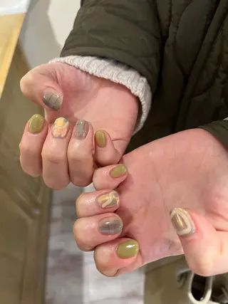 ネイル une／YUKINA 🫧大人nuanceのネイルデザイン