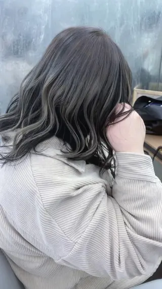 ミディアム カラー 顔周り/韓国風 /アイドル 吾妻光のヘアスタイル