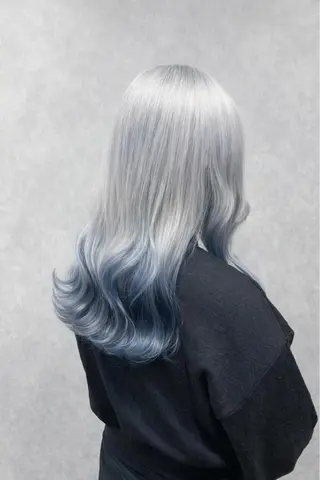 ロング カラー 廣瀬 あずさのヘアスタイル