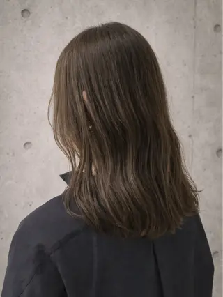 セミロング カラー Lien所属・marika/透明感 カラー/レイヤーのヘアスタイル