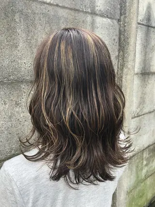セミロング カラー 佐久間 広祐のヘアスタイル
