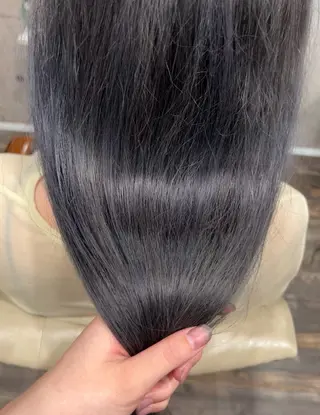 カラー 今野 詩音のヘアスタイル