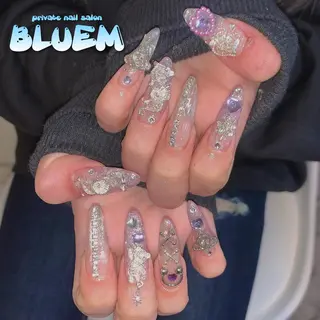 ネイル BLUEM なな🐶のネイルデザイン