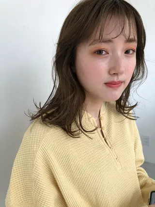 ミディアム カラー 伊藤 由季 603号室のヘアスタイル