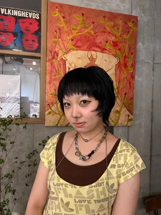 ショート カラー 越阪部 碧子のヘアスタイル