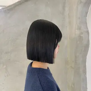 ミディアム effect横浜所属・切りっぱなしボブ/ 艶カラー/綾莉のヘアスタイル