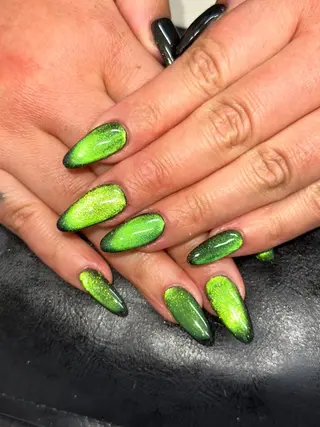 ネイル シャインネイル所属・伊藤 くるみのネイルデザイン