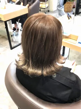 ミディアム ニスル　町田店所属・似合わせカットカラー 望月一生のヘアスタイル