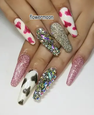 ネイル フラワー ムーンのネイルデザイン