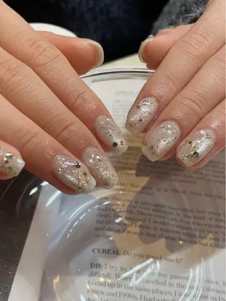 ネイル anyora nail salon所属・大人ワンホン キラキラ／Ayanoのネイルデザイン