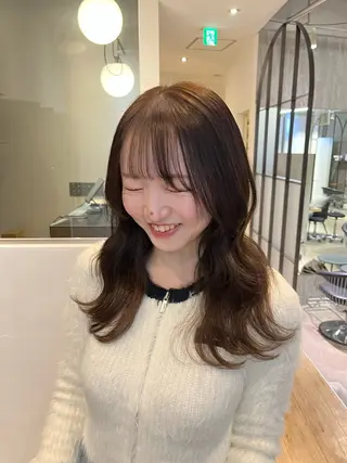 カラー hinaru ．のヘアスタイル