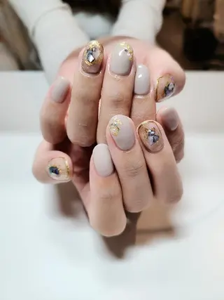 ネイル ビーケア自由が丘所属・えみ えみのネイルデザイン