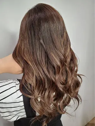 セミロング カラー MONIQA原宿所属・デザインカラーウルフ 宙也のヘアスタイル