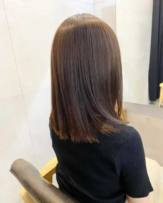 ミディアム カラー conne& ririのヘアスタイル