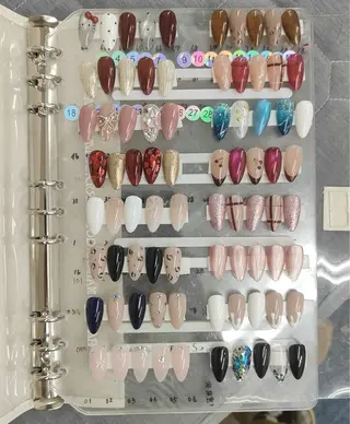 ネイル 小島 阿佑美のネイルデザイン