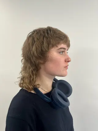 ミディアム タイトボブ個性派カラ ーAKANEのヘアスタイル