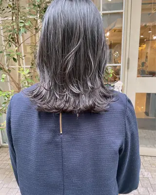 ミディアム ボブ ブリーチ/miinaのヘアスタイル