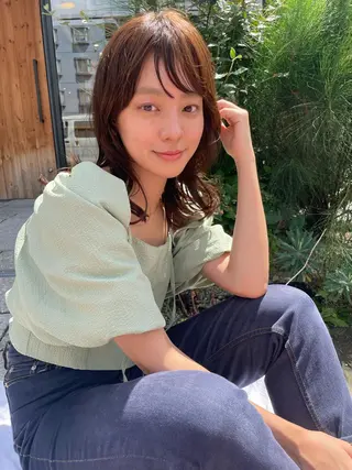 ミディアム 大井 奈那のヘアスタイル