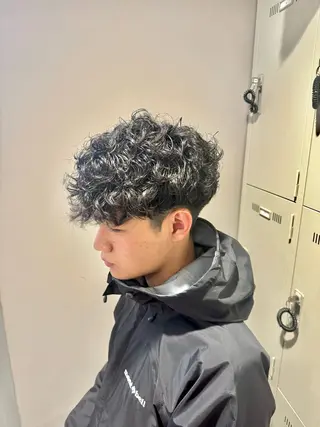 ショート パーマ ヘアアレンジ メンズ 顔まわりカット の達人のヘアスタイル